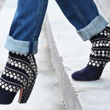 街拍最犀利！搶先預(yù)覽2012春夏國內(nèi)貿(mào)易代理美鞋新風(fēng)尚